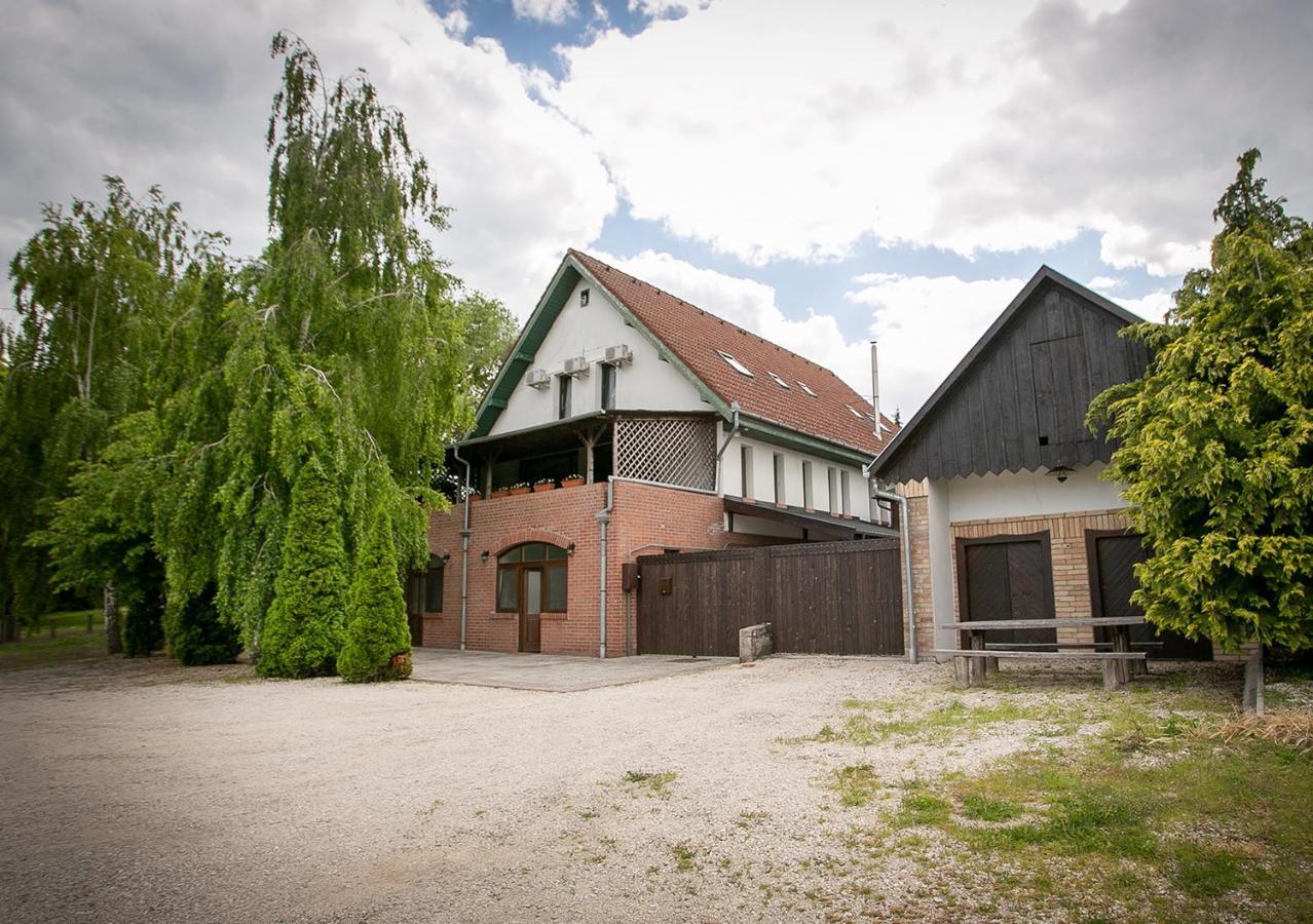 Forras Vendeghaz Villa Dunaegyhaza Exterior photo